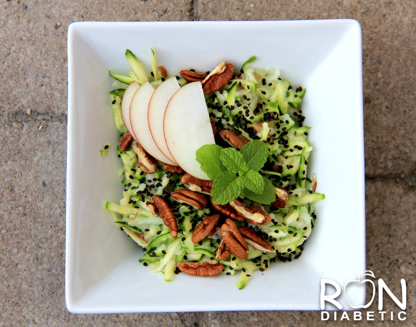 Салат из цукини и яблок