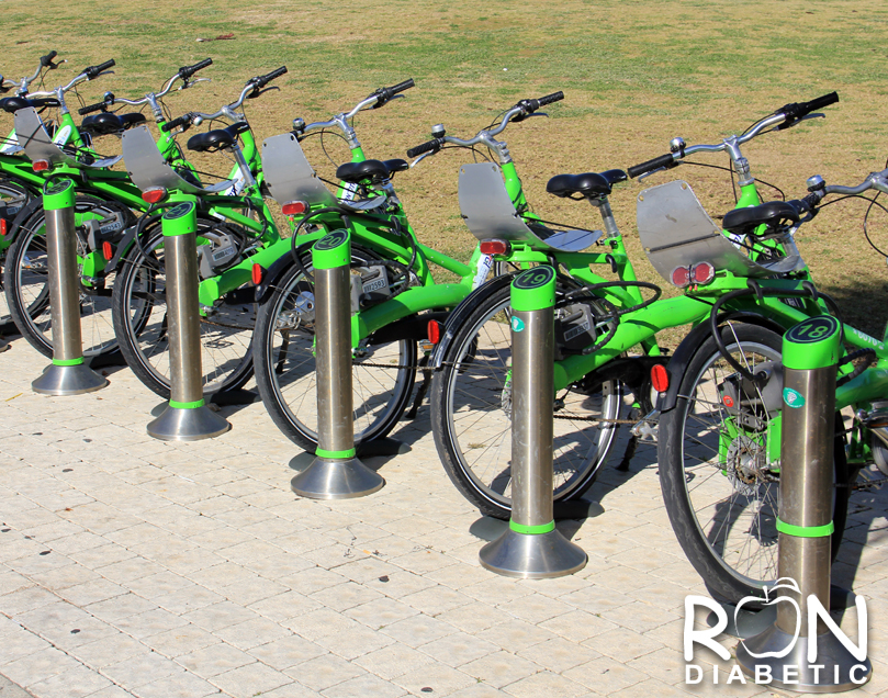 Можно взять в аренду велосипед и прокатиться по всему Старому порту