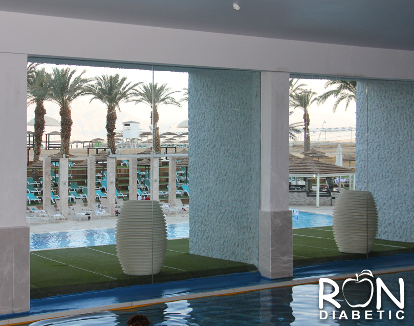 Закрытый, подогреваемый бассейн с водой Мертвого моря