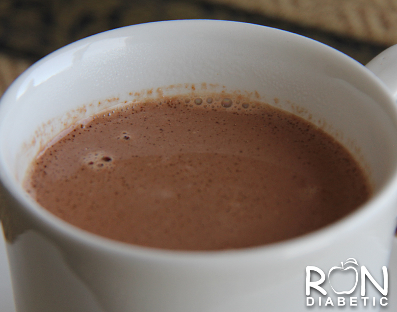 Домашнее горячее какао на миндальном молоке