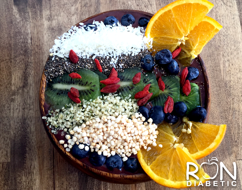 Сыроедческая каша со шпинатом и черникой